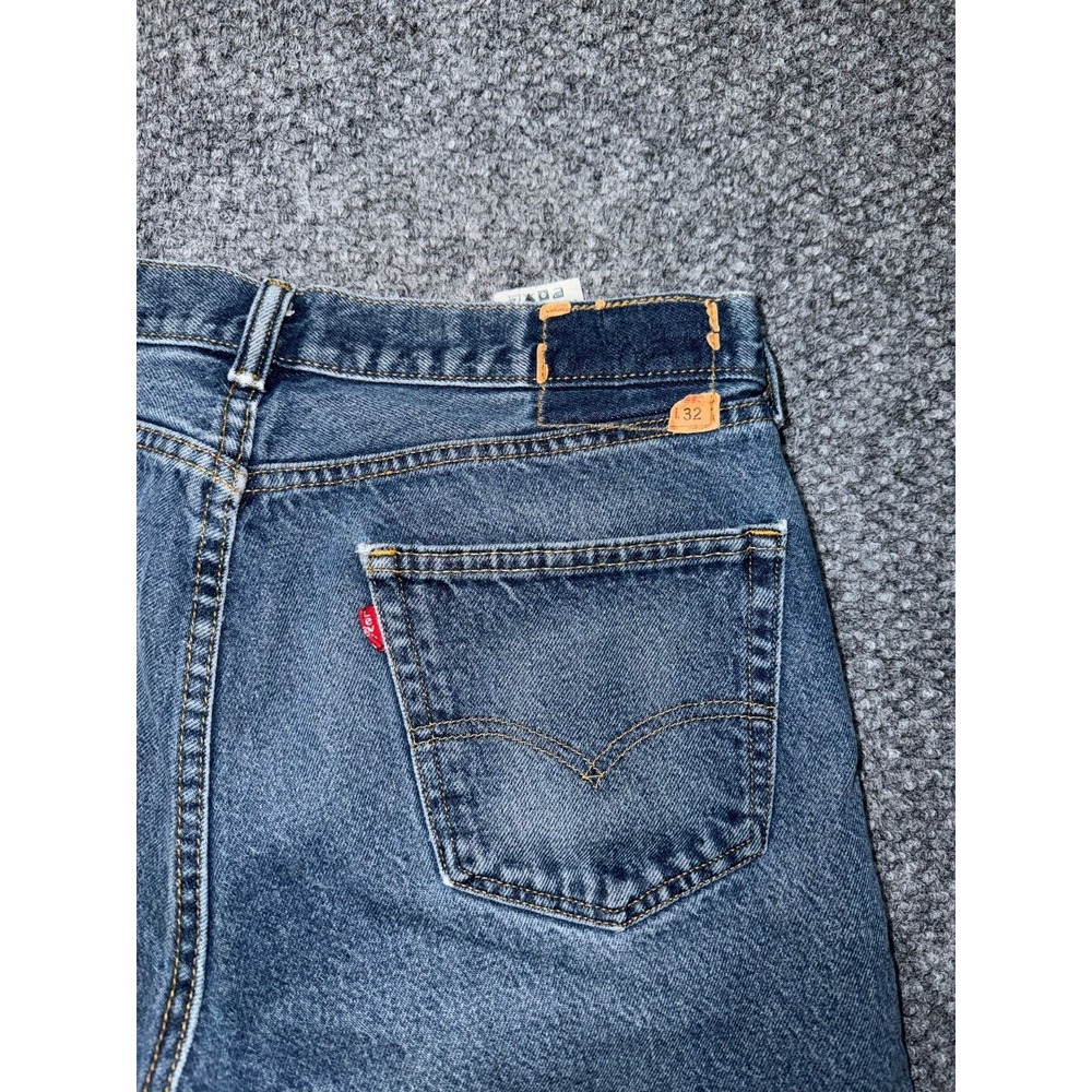 Levi's 505 Regular Fit Straight Leg Jeans Medium Wash 33x32 Y2K - Picture 3 of 9